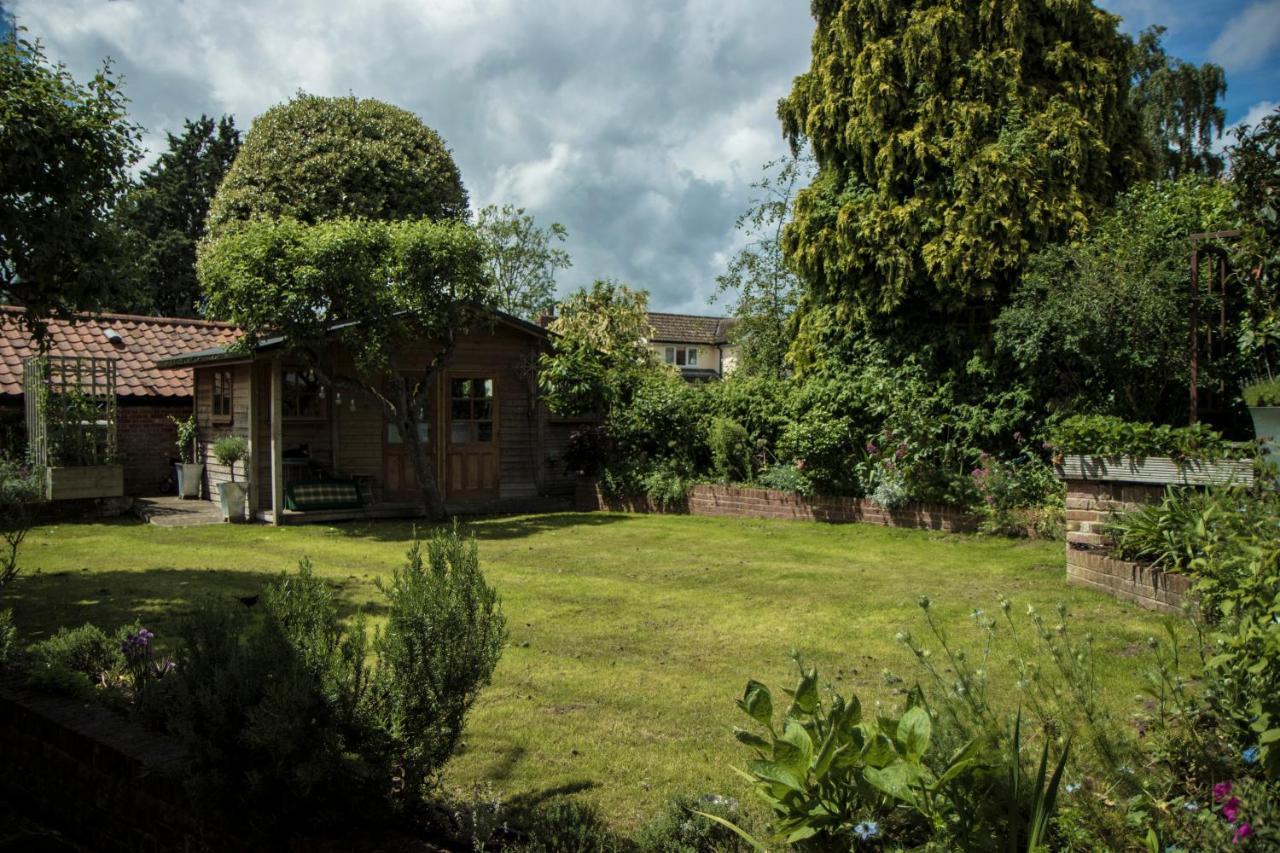 The Old Manse B&B Bures Bagian luar foto